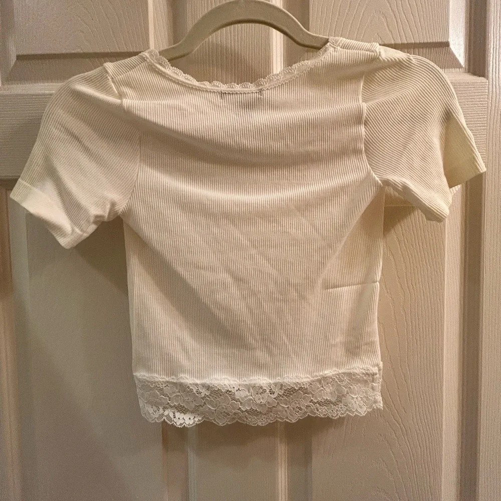 NWOT Forever 21 Ivory Lace-Trimmed Crop Top - Picture 2 of 3